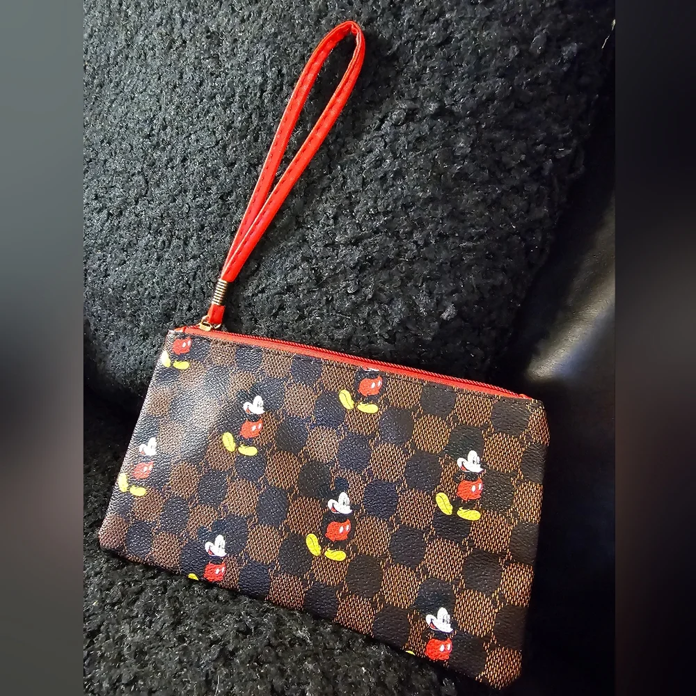 Mickey Mouse Wristlet Clutch NWOT - Picture 5 of 5